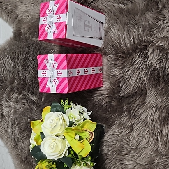 2 TMobile Holiday Glasses - Picture 2 of 4